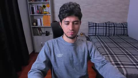 Snapshot of aaron_paul_ chatting on 16, 11, 2025 Aaron online show from 16, 11, 2025