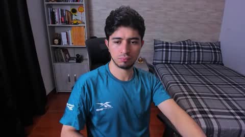 Snapshot of aaron_paul_ chatting on 17, 11, 2025 Aaron online show from 17, 11, 2025