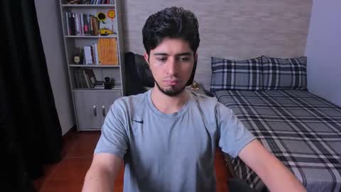 Snapshot of aaron_paul_ chatting on 25, 11, 2025 Aaron online show from 25, 11, 2025