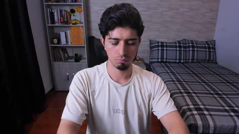 Snapshot of aaron_paul_ chatting on 2, 12, 2025 Aaron online show from 2, 12, 2025