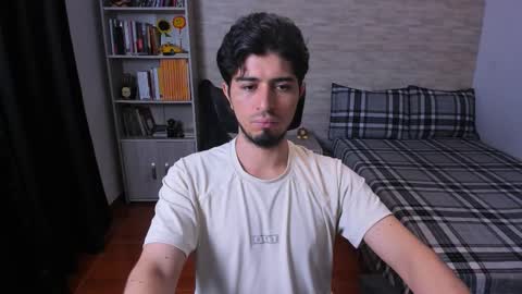 Snapshot of aaron_paul_ chatting on 17, 12, 2025 Aaron online show from 17, 12, 2025