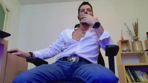 Snapshot of aaronbomer chatting on 10, 4, 2026 Aaron online show from 10, 4, 2026