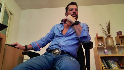 Snapshot of aaronbomer chatting on 11, 4, 2026 Aaron online show from 11, 4, 2026