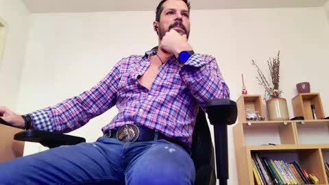 Snapshot of aaronbomer chatting on 13, 4, 2026 Aaron online show from 13, 4, 2026