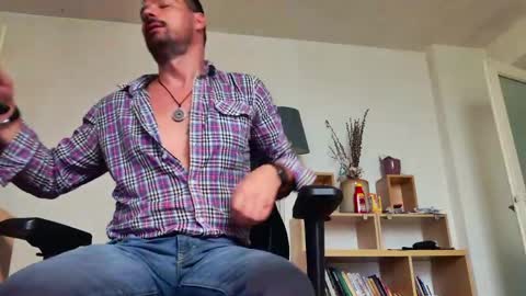 Aaron online show from 20, 5, 2026