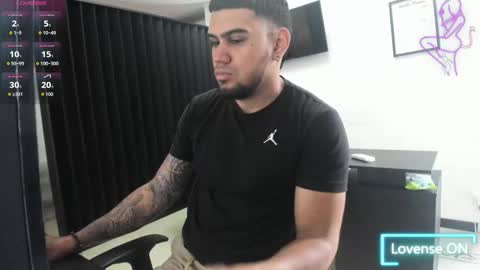 ig aaron hunter123 online show from 20, 3, 2026