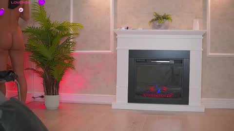 Snapshot of abbela_white chatting on 5, 11, 2025 Alexa online show from 5, 11, 2025