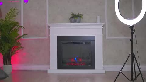 Snapshot of abbela_white chatting on 17, 11, 2025 Alexa online show from 17, 11, 2025