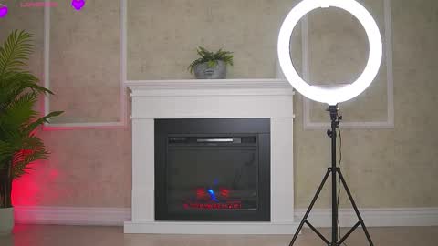 Snapshot of abbela_white chatting on 18, 11, 2025 Alexa online show from 18, 11, 2025