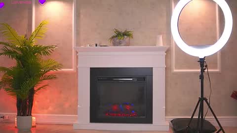 Snapshot of abbela_white chatting on 25, 11, 2025 Alexa online show from 25, 11, 2025