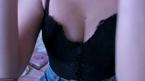 Snapshot of abbie_foxxx chatting on 7, 10, 2025 abbie online show from 7, 10, 2025