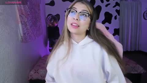 Snapshot of abbie_senjen chatting on 16, 1, 2026 April online show from 16, 1, 2026