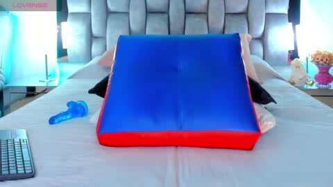 abby_blue01 online show from 4, 12, 2024