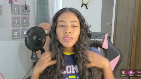 Snapshot of abby_tits chatting on 13, 12, 2024 ABBY online show from 13, 12, 2024