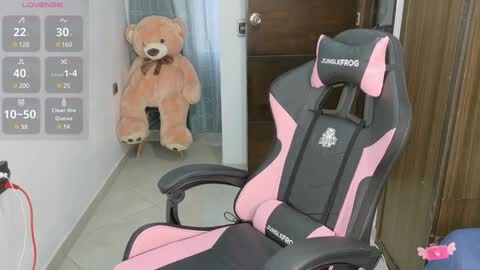 Snapshot of abby_tits chatting on 15, 12, 2024 ABBY online show from 15, 12, 2024