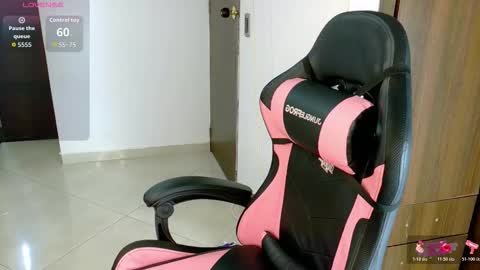 Snapshot of abby_tits chatting on 29, 10, 2025 ABBY online show from 29, 10, 2025