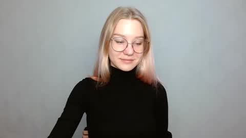 Snapshot of abbymoore__ chatting on 7, 1, 2025 Abby Lovense is active online show from 7, 1, 2025