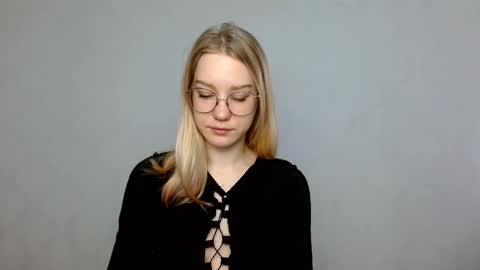 Snapshot of abbymoore__ chatting on 18, 2, 2025 Abby Lovense is active online show from 18, 2, 2025