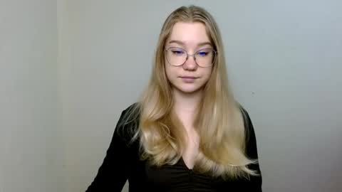 Abby Lovense is active online show from 30, 4, 2026