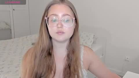 Snapshot of abbywyte chatting on 9, 11, 2025 Abby Stream at Sat Sun Mon Fri online show from 9, 11, 2025