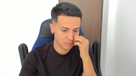 Independence model AbelAsburgo online show from 7, 12, 2024