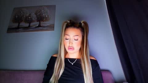 Snapshot of abella_soleill chatting on 2, 2, 2026 abella_soleill online show from 2, 2, 2026