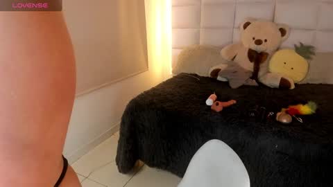 Snapshot of abril_dash chatting on 4, 2, 2025 Abril online show from 4, 2, 2025