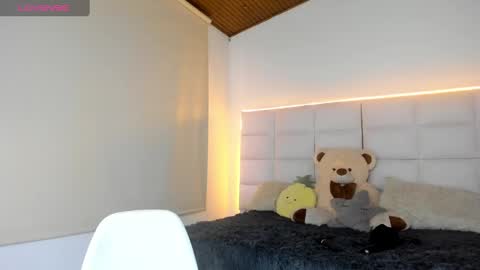 Snapshot of abril_dash chatting on 7, 2, 2025 Abril online show from 7, 2, 2025