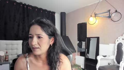 Snapshot of abril_riios chatting on 3, 7, 2026 Abril online show from 3, 7, 2026