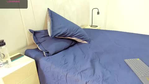 AbrilSonne online show from 8, 3, 2025