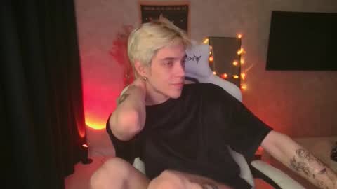 Snapshot of abslut chatting on 26, 10, 2025 Nick online show from 26, 10, 2025