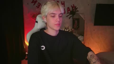 Snapshot of abslut chatting on 29, 10, 2025 Nick online show from 29, 10, 2025