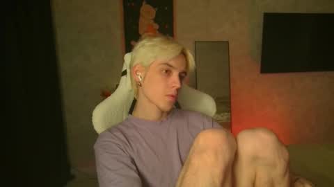 Snapshot of abslut chatting on 15, 11, 2025 Nick online show from 15, 11, 2025