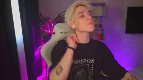 Snapshot of abslut chatting on 17, 11, 2025 Nick online show from 17, 11, 2025