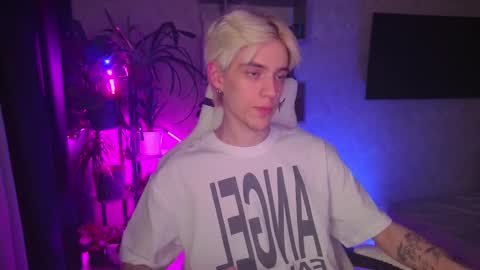 Snapshot of abslut chatting on 5, 12, 2025 Nick online show from 5, 12, 2025