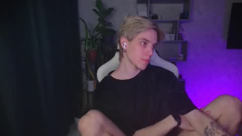 Snapshot of abslut chatting on 16, 12, 2025 Nick online show from 16, 12, 2025