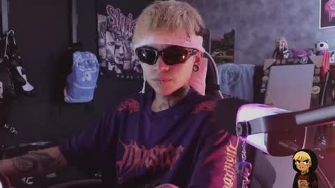Snapshot of acidmilo chatting on 4, 2, 2026 Acid Milo online show from 4, 2, 2026