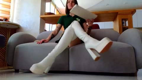 Snapshot of adagrand chatting on 15, 9, 2025 Ada online show from 15, 9, 2025