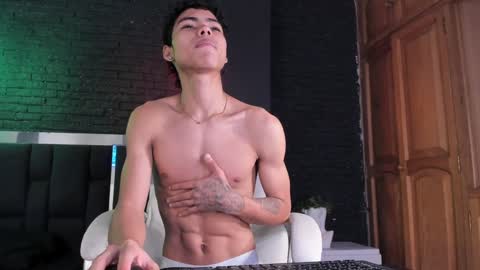 adam_piarse online show from 26, 12, 2024