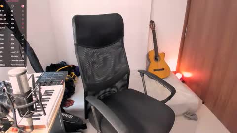 Snapshot of adam_rocket chatting on 15, 10, 2025  Adam online show from 15, 10, 2025