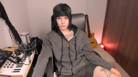 Snapshot of adam_rocket chatting on 17, 10, 2025  Adam online show from 17, 10, 2025