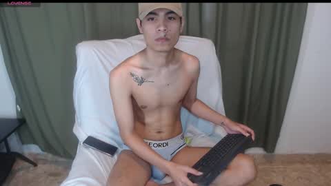 Snapshot of adam_sinclair chatting on 16, 11, 2025 adam_sinclair online show from 16, 11, 2025