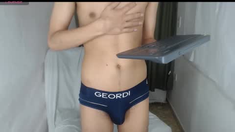 Snapshot of adam_sinclair chatting on 19, 11, 2025 adam_sinclair online show from 19, 11, 2025