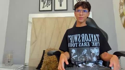 Snapshot of adams_bobby chatting on 2, 11, 2025 Adams Bobby online show from 2, 11, 2025