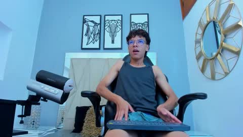 Snapshot of adams_bobby chatting on 6, 11, 2025 Adams Bobby online show from 6, 11, 2025