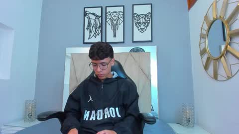 Snapshot of adams_bobby chatting on 11, 11, 2025 Adams Bobby online show from 11, 11, 2025