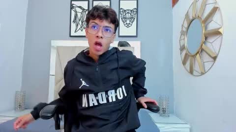 Snapshot of adams_bobby chatting on 19, 11, 2025 Adams Bobby online show from 19, 11, 2025