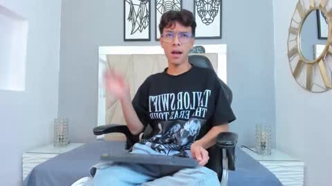 Snapshot of adams_bobby chatting on 21, 11, 2025 Adams Bobby online show from 21, 11, 2025