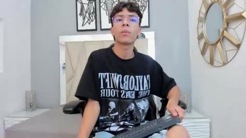 Snapshot of adams_bobby chatting on 28, 11, 2025 Adams Bobby online show from 28, 11, 2025