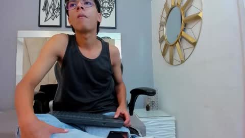 Snapshot of adams_bobby chatting on 15, 12, 2025 Adams Bobby online show from 15, 12, 2025